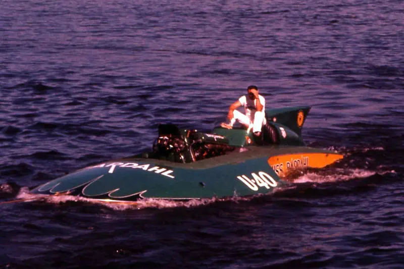 1960 Miss Bardahl under tow