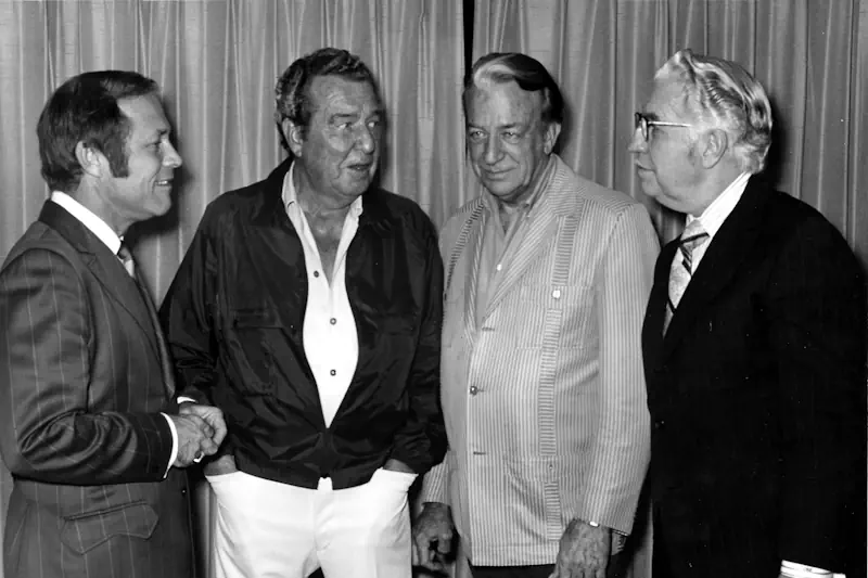 Bill Muncey meeting people