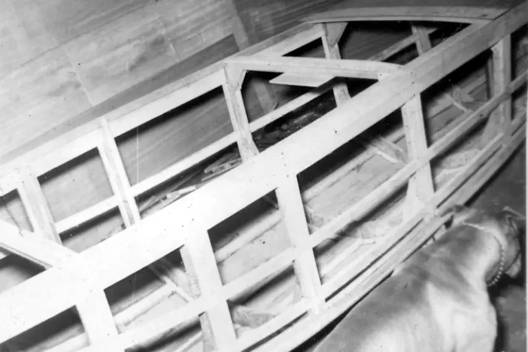 Miss U cockpit construction